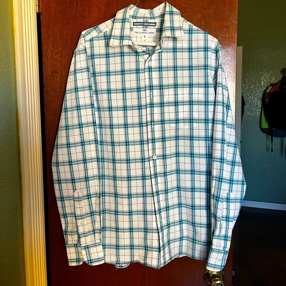 Old Navy Men’s Shirt. Sz M Good condition